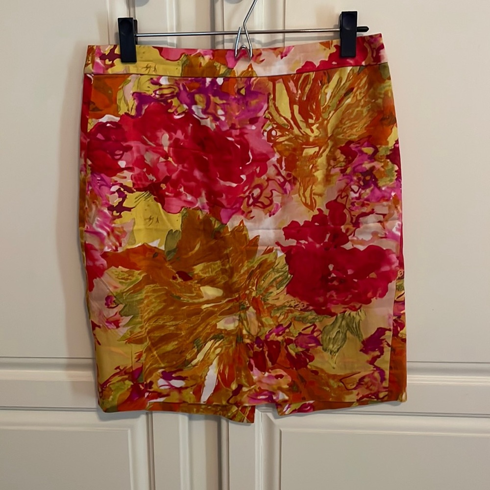 Spring floral pencil skirt. JCrew 6